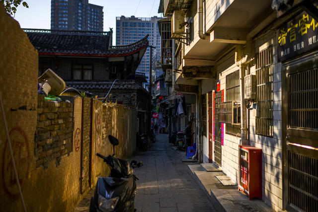 街道 街景 洗衣机 自行车 其他 美女 衣物 扫帚 牛仔裤 大厦 工地 杂货店 甜食 饰品 垃圾箱 挂锁 餐厅 灯笼