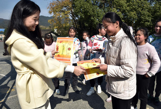 乡土 文化 校园 课堂 童心 苗服