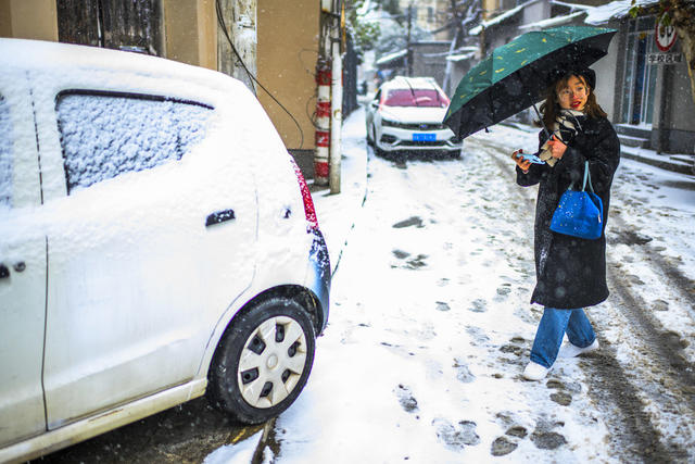 街道 街景 杂货店 汽车 铲子 美女 雨伞 垃圾箱 滑雪 自行车