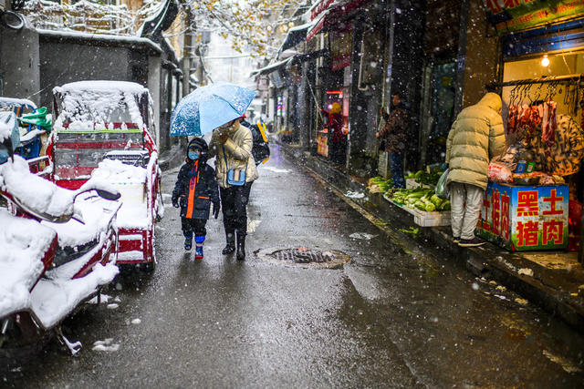 街道 街景 杂货店 汽车 铲子 美女 雨伞 垃圾箱 滑雪 自行车