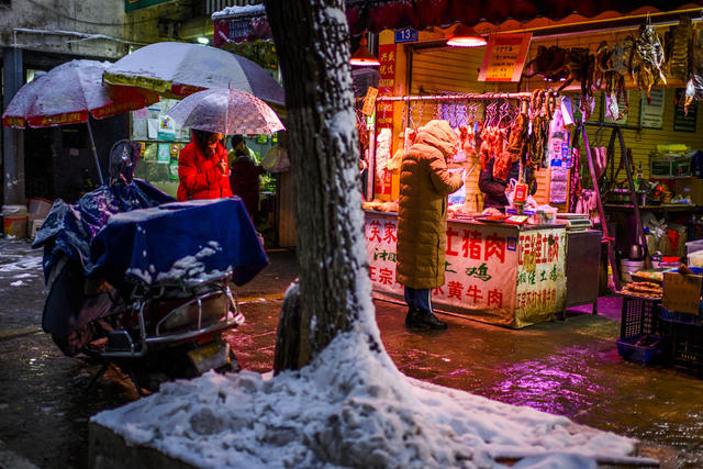 街道 街景 杂货店 汽车 铲子 美女 雨伞 垃圾箱 滑雪 自行车