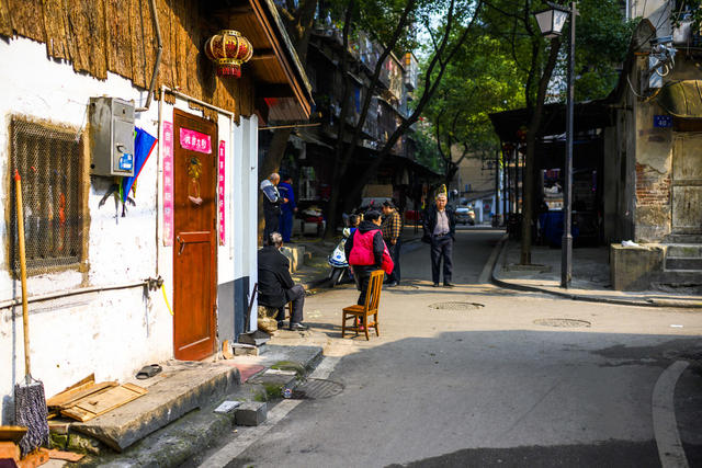 街道 人力车  美女 餐厅 理发店 杂货店 老人 其他 茅草屋 铲子 家居物品 扫帚 电动车 桶 拭子 汽车 门垫 垃圾车