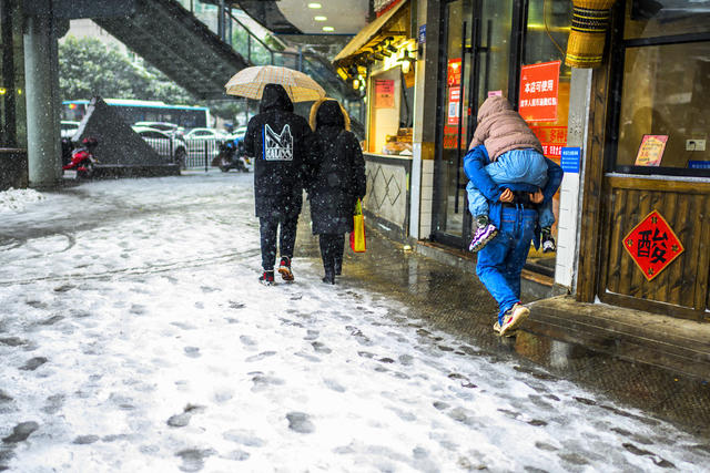 街道 街景 杂货店 汽车 铲子 美女 雨伞 垃圾箱 滑雪 自行车