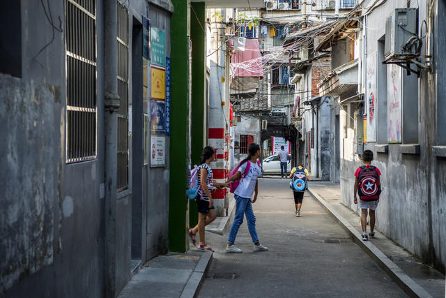 街道 街景 美女 挂锁 餐厅 和服 石头墙 老人 帅哥 室外 其他