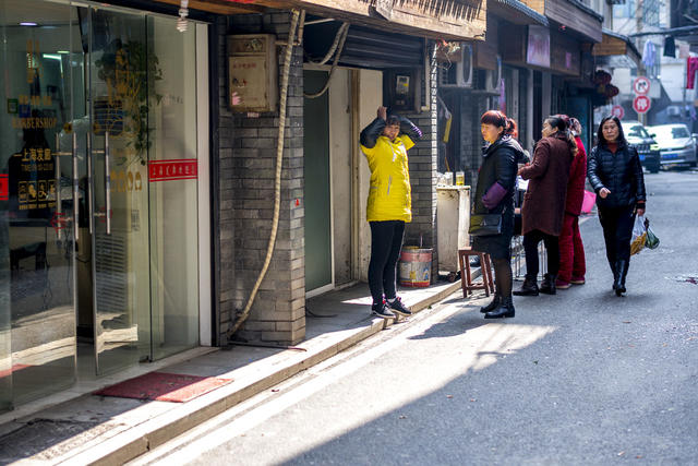 街道 杂货店 街景 烟草店 自行车 三轮车 家居物品 纱窗 滑雪 垃圾箱 美女 工地 铲子