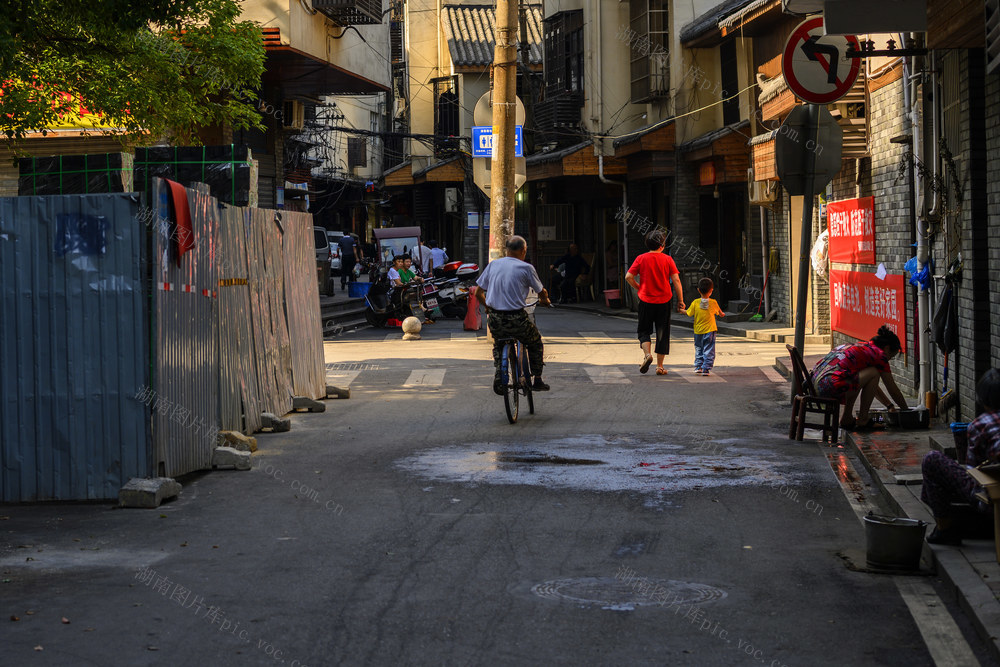  Street grocery store Street view Tobacco store Bicycle tricycle household goods Screen ski dustbin Beautiful construction site shovel