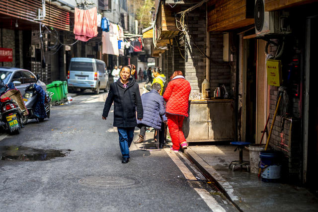 街道 杂货店 街景 烟草店 自行车 三轮车 家居物品 纱窗 滑雪 垃圾箱 美女 工地 铲子