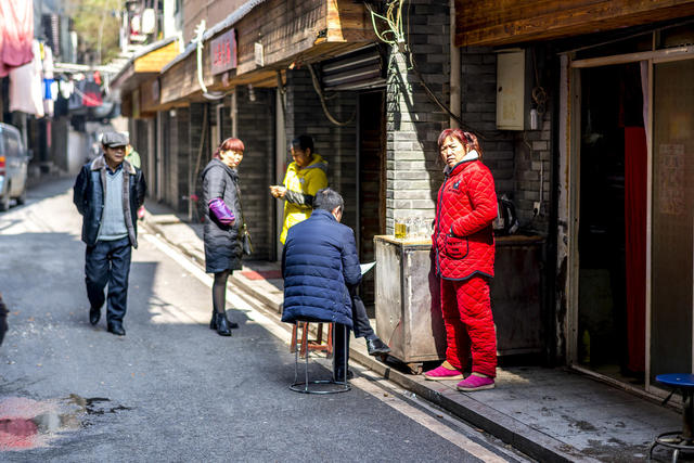 街道 杂货店 街景 烟草店 自行车 三轮车 家居物品 纱窗 滑雪 垃圾箱 美女 工地 铲子