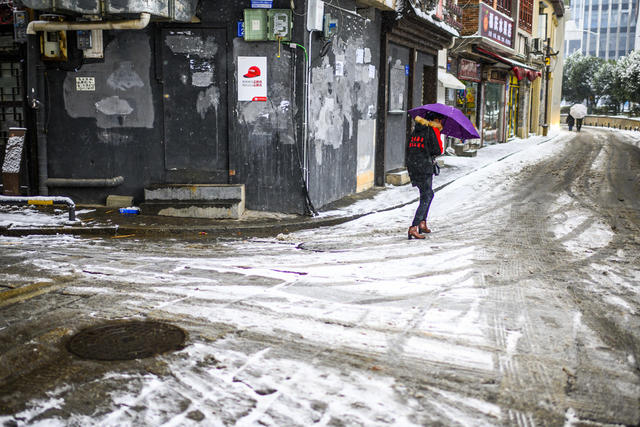 街道 杂货店 街景 烟草店 自行车 三轮车 家居物品 纱窗 滑雪 垃圾箱 美女 工地 铲子