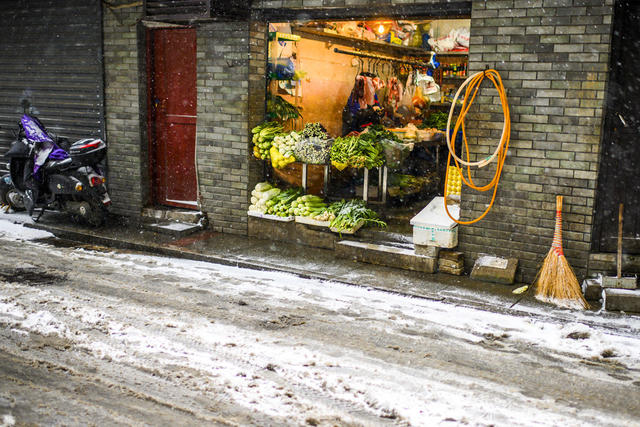 街道 杂货店 街景 烟草店 自行车 三轮车 家居物品 纱窗 滑雪 垃圾箱 美女 工地 铲子