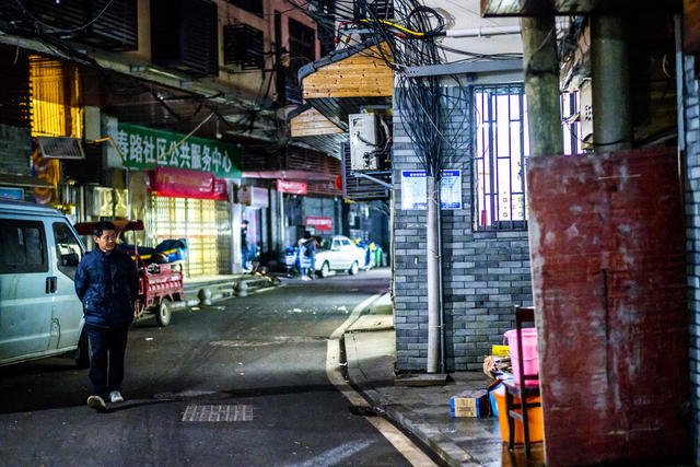 街道 杂货店 街景 烟草店 自行车 三轮车 家居物品 纱窗 滑雪 垃圾箱 美女 工地 铲子
