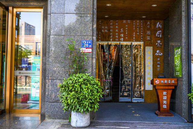 电动车  自动售货机 自行车 运动 箱包 街景 庭院 大厦 建筑 烟草店 杂货店 室外 广场 超市购物车