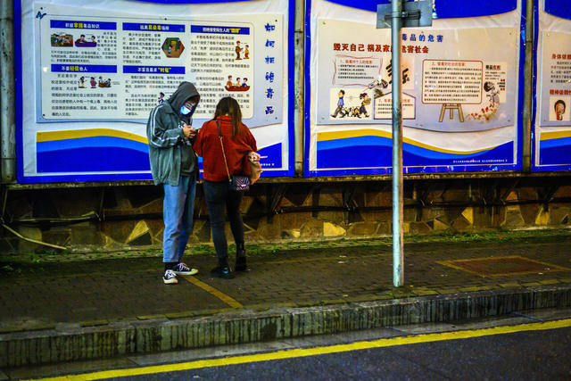 电动车  自动售货机 自行车 运动 箱包 街景 庭院 大厦 建筑 烟草店 杂货店 室外 广场 超市购物车