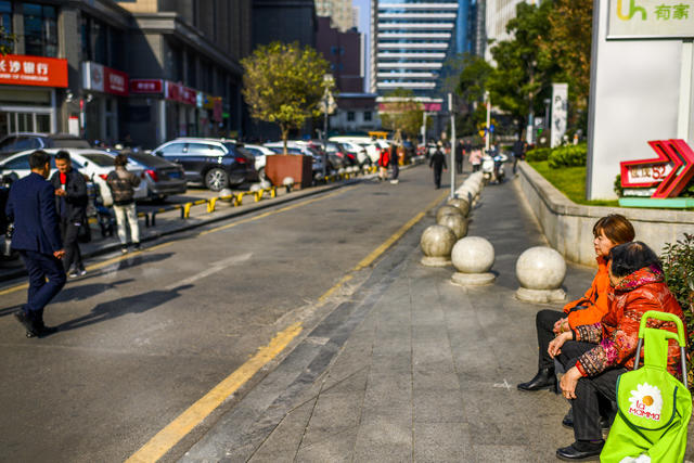 电动车  自动售货机 自行车 运动 箱包 街景 庭院 大厦 建筑 烟草店 杂货店 室外 广场 超市购物车