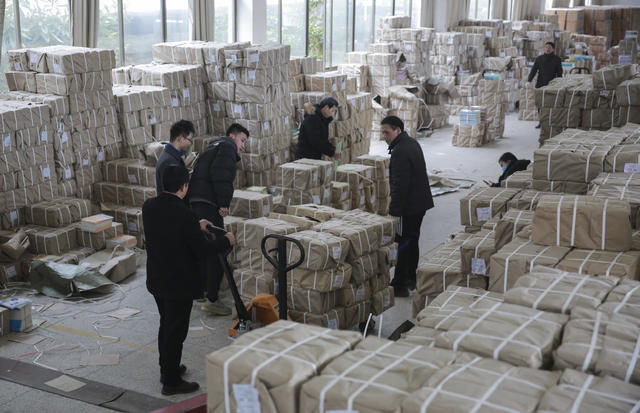 开学 新教材 新华书店 课本 分发