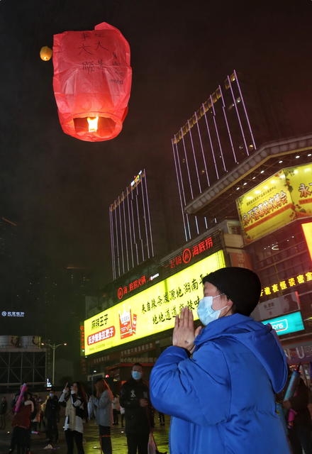 步行街  除夕夜