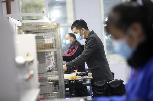 新春伊始 企业 复工复产 赶制订单 开门红