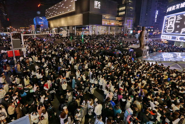 步行街  跨年夜