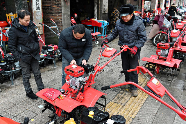 农机  农机市场  春耕备耕  微型耕田机  农村  农业  农民  市场  