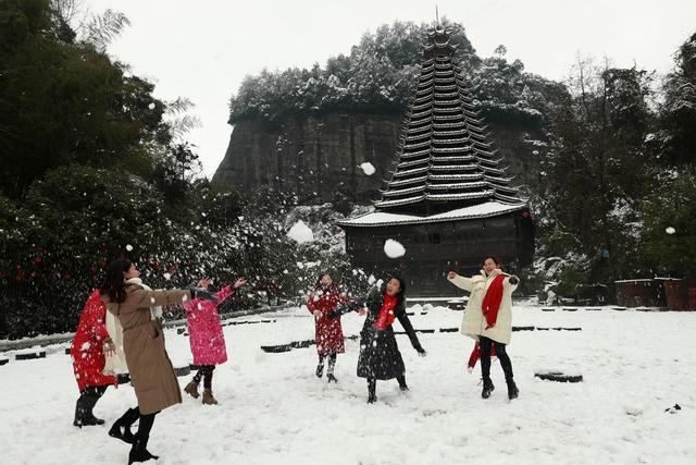 侗寨 春雪 盛景 游客 雪趣
