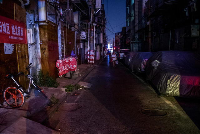 长沙老街  开福区  北正街
北城的主干道   唐代   明清时期   整体拆除    潮宗街与黄兴北路交汇   “有机更新”。