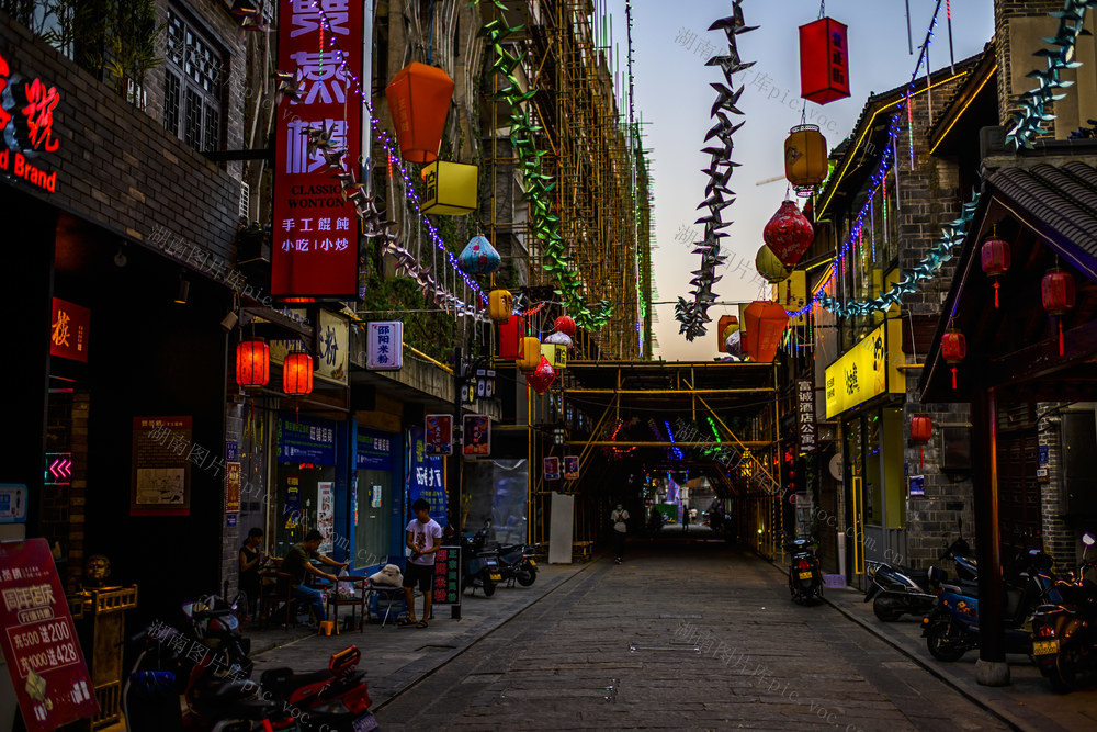  Changsha Old Street Kaifu District Beizheng Street The main road of Beicheng was demolished as a whole during the Tang, Ming and Qing dynasties, and the intersection of Chaozong Street and Huangxing North Road was "organically renewed".