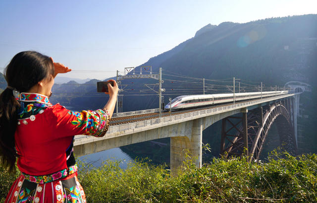 张吉怀高铁 交通 铁路 
经济 张家界 湘西 怀化 武陵山片区 旅游