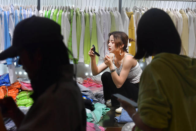 株洲 芦淞服饰市场 穿版模特 服饰产业 直播带货