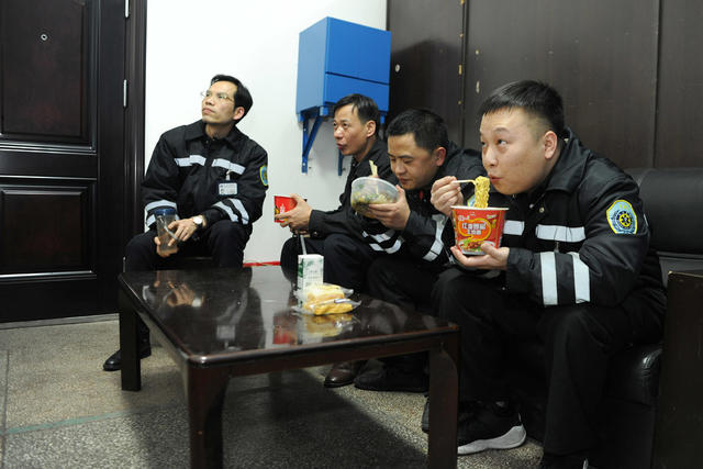 120  除夕 值守 急救中心 救护车