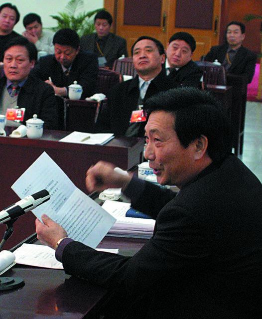 周伯华参加常德代表团讨论