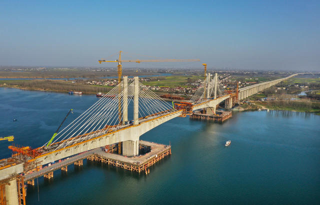  China Railway No.3 Engineering Group Co., Ltd., a cable-stayed bridge of Yuanjiang Super Major Bridge on Changyi Changsha Railway