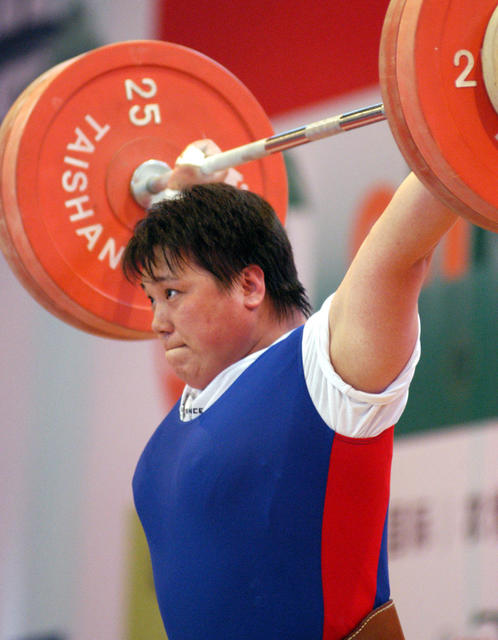  Ding Meiyuan won the 75kg snatch championship in the National Women's Weightlifting Championships and Olympic Trials