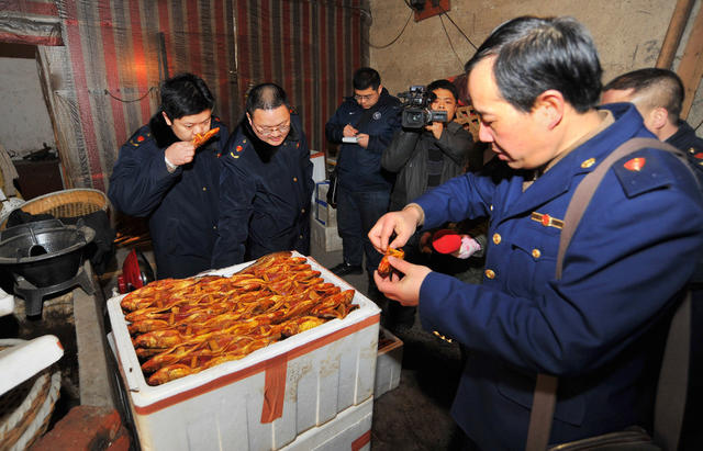 工商  执法人员  非法 
   腊制品   作坊