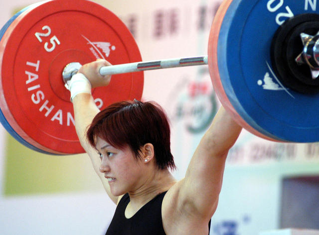  Cao Lei, the champion of clean and jerk, National Women's Weightlifting Championships and Olympic Trials