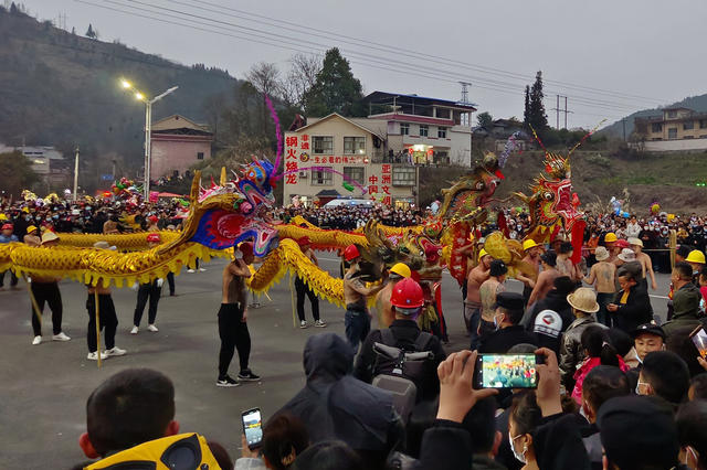 钢火烧龙  非遗  民俗  元宵  湖南湘西
