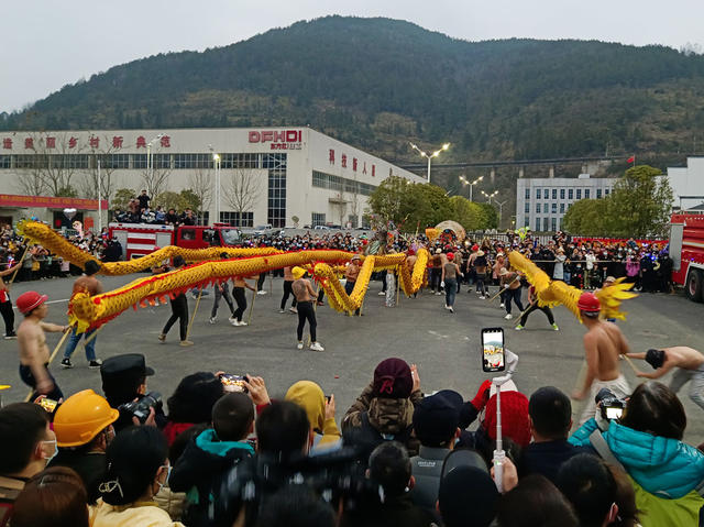 钢火烧龙  非遗  民俗  元宵  湖南湘西