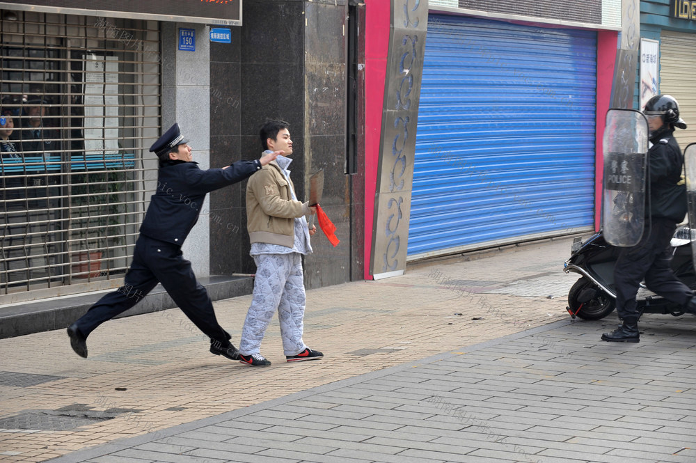 银行   警察  持刀   特警