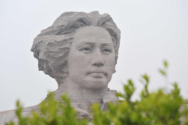青年毛泽东雕塑  橘子洲