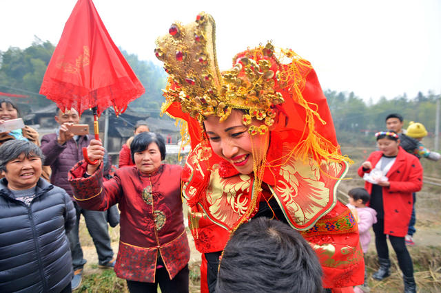 溆浦县阳雀坡,腊鼓声动迎大年