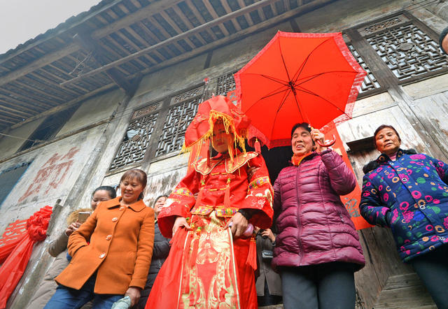 溆浦县阳雀坡,腊鼓声动迎大年