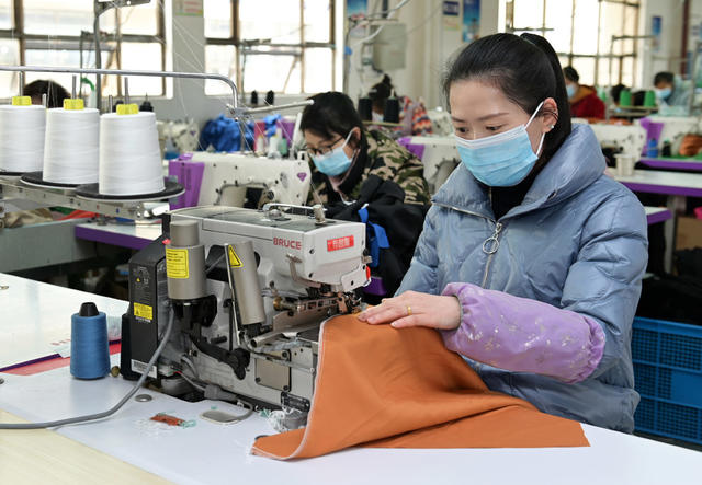 疫情防控
防疫措施
企业生产
订单产品
国内外市场
防疫生产两不误
经开区  车间  工人

工厂企业
产销两旺