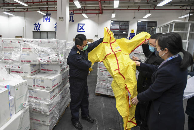 长沙黄花国际机场 防护服 抗疫物资 抗疫 海外侨胞  