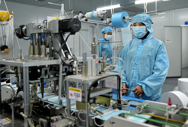 生产口罩 防疫物资 工人 市场 公司 助力防疫 医用囗罩  疫情防控  生产  口罩