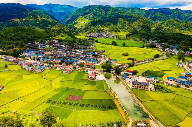 美丽乡村  古村落  稻田  
秋收  美景  怀化