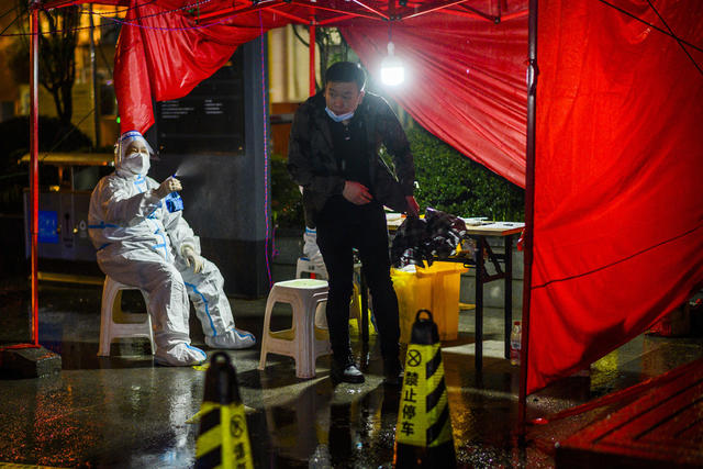 风雨无阻   长沙抗疫  荷花池社区  核酸采集