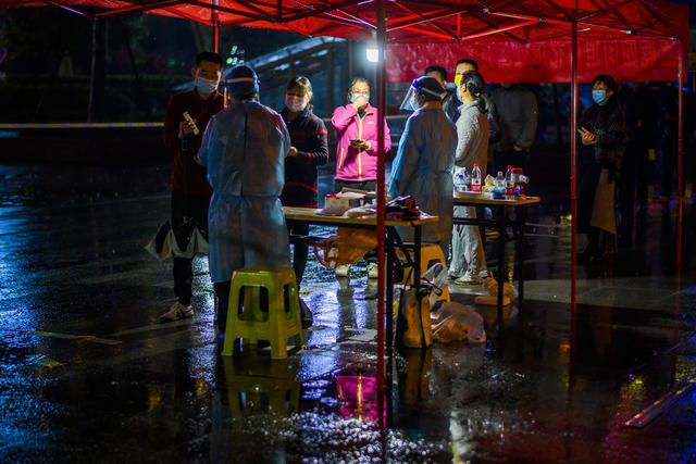 风雨无阻   长沙抗疫  荷花池社区  核酸采集