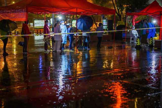风雨无阻   长沙抗疫  荷花池社区  核酸采集