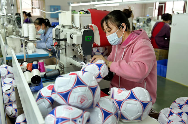 金融,企业生产,金融助推企业生产,银行,金融信贷,县域经济,防疫保生产,足球,工业,,中小微企业 贷款