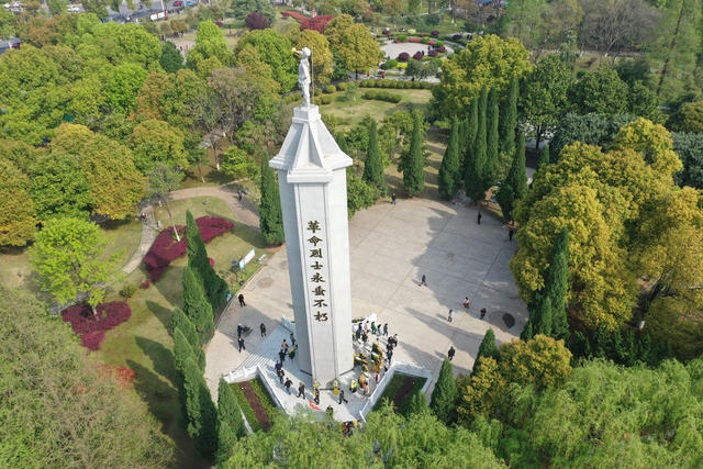  Tomb Sweeping Day Revolutionary Martyrs Monument Repaired and Remembered