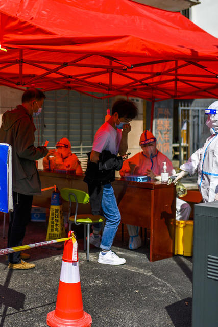 街头巷尾检核酸   长沙市开展第六轮全员核酸检测